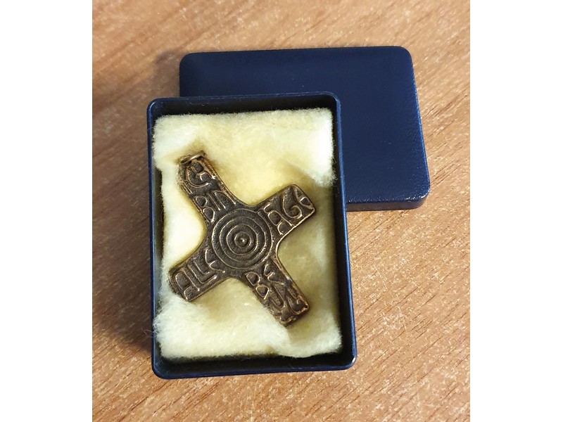 Bronzeanhänger (Kreuz) lose, 4,5cm einschl. blauer Geschenks