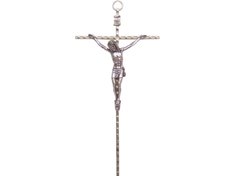 Metallkreuz 11 cm silberf, gehämmert m. formschönem Christus Metallkreuz 11 cm silberf, gehämmert m. formschönem Christus