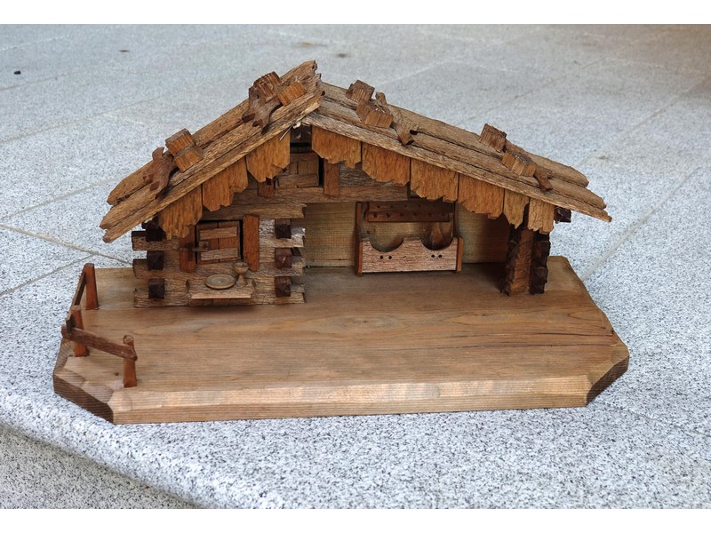 Krippenstall 53x29x25 cm gebeizt - Blockbau Krippenstall 53x29x25 cm gebeizt - Blockbau