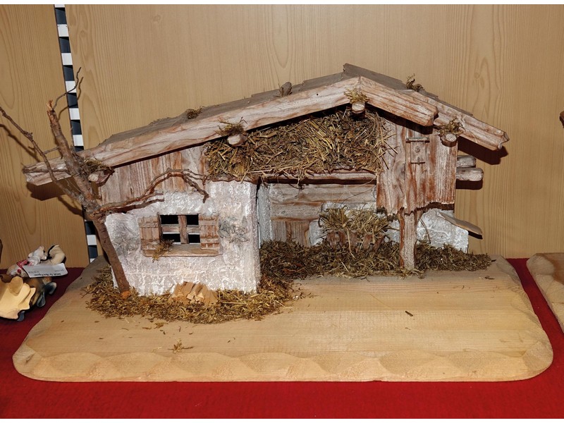 Krippenstall 'St. Gallen', 56x27x27 cm für 9cm-Figuren *v* Krippenstall 'St. Gallen', 56x27x27 cm für 9cm-Figuren *v*