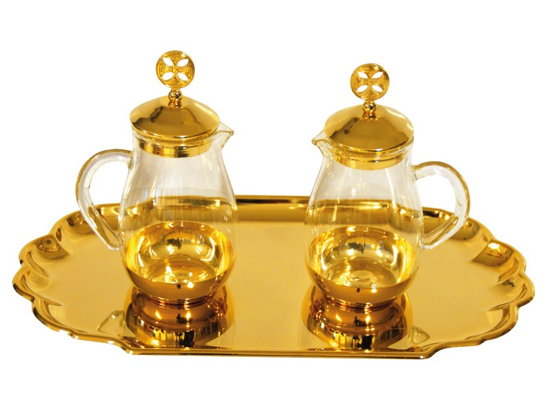 Messgarnitur mit Glaskännchen H: 13 cm, Teller 28x15 cm Messgarnitur mit Glaskännchen H: 13 cm, Teller 28x15 cm