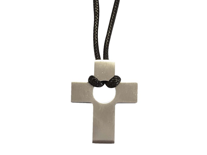 Kreuz aus Edelstahl mit zwei Baumwollbänder 4x3 cm Kreuz aus Edelstahl mit zwei Baumwollbänder 4x3 cm