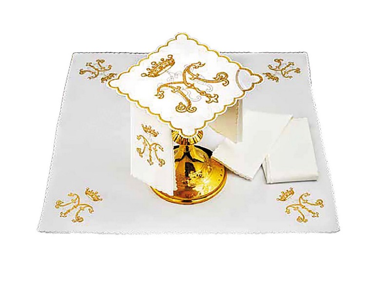 Kelchwäschegarn. 4-teilig Motiv M, Gold bestickt Kelchwäschegarn. 4-teilig Motiv M, Gold bestickt